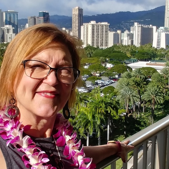 Meet your Posher, Carol in Seattle - Picture 2 of 3